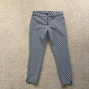 Hue Chevron Pattern Capris